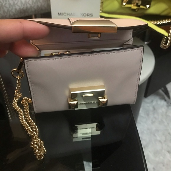 Michael Kors wallet - Picture 2 of 2